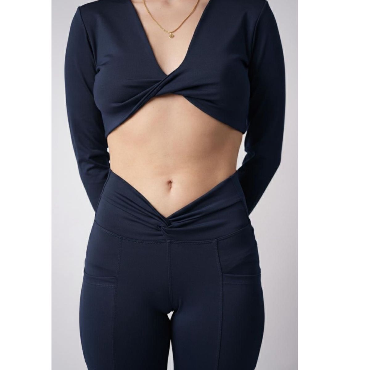 TWO OCEANS FITWEAR - Pantalón Flare con Pretina Tipo Nudo