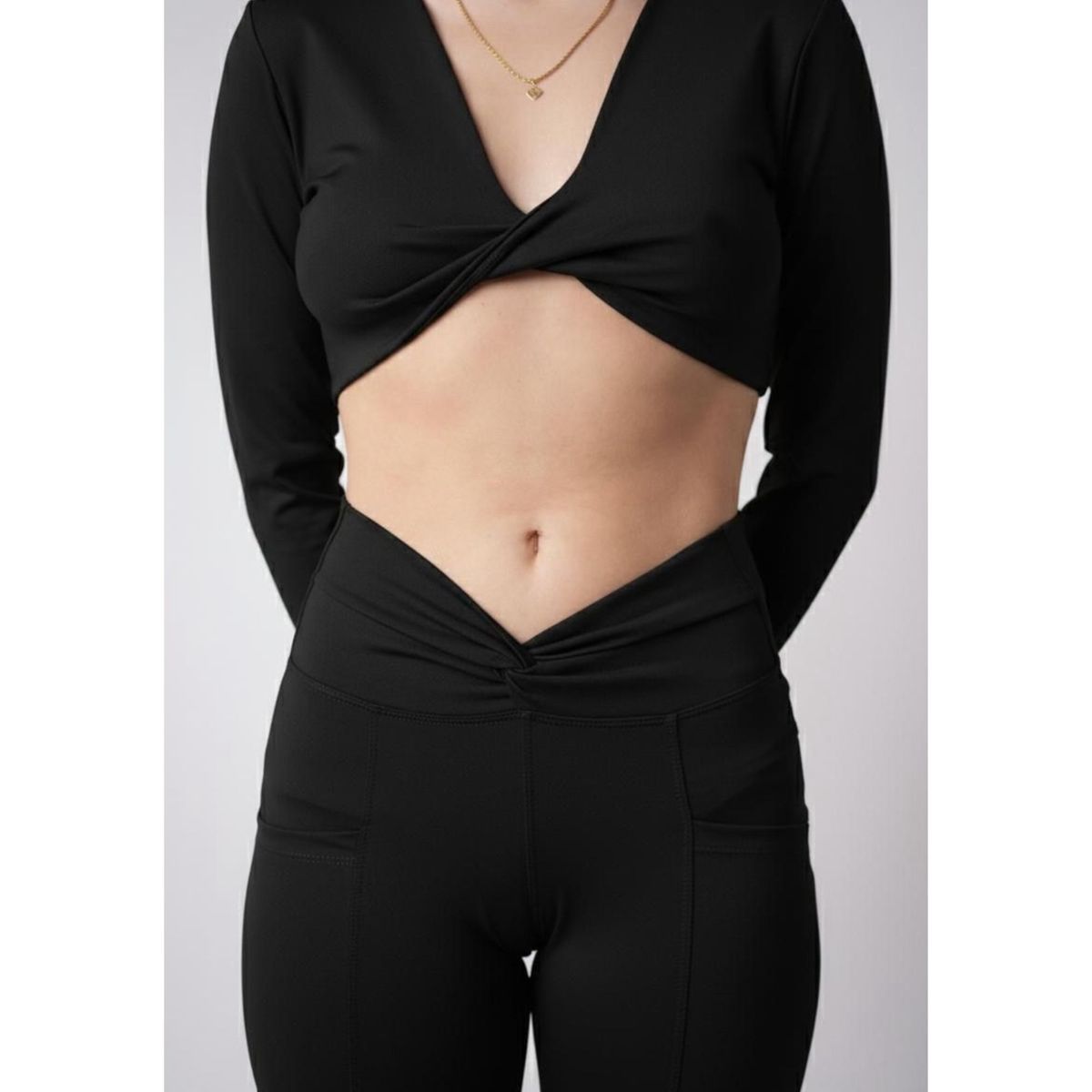 TWO OCEANS FITWEAR - Pantalón Flare con Pretina Tipo Nudo