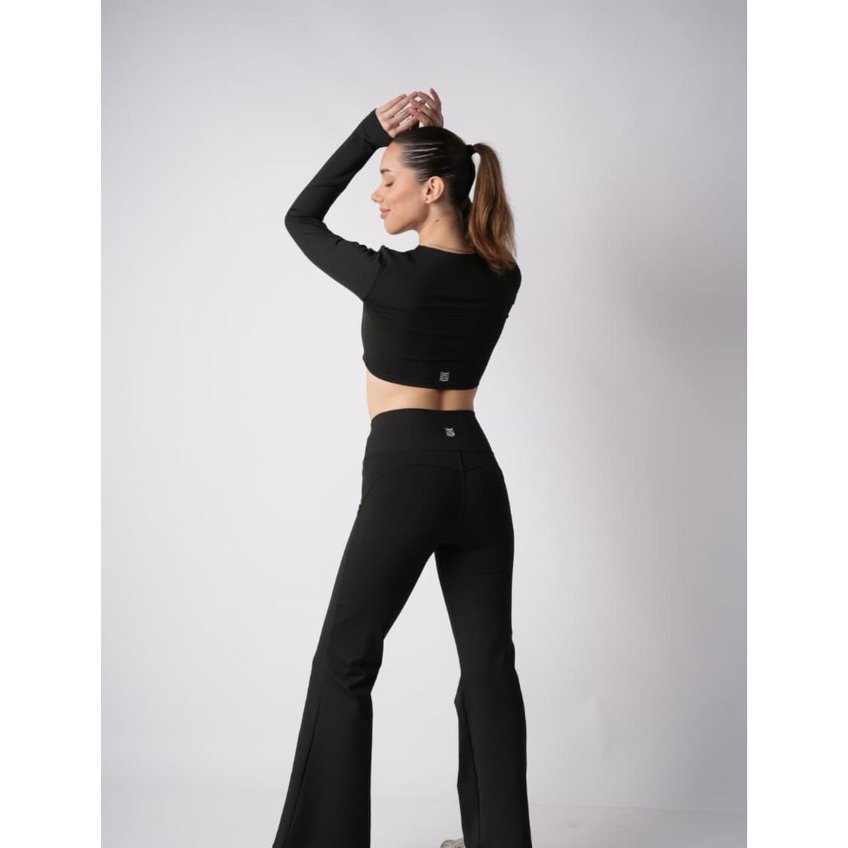 TWO OCEANS FITWEAR - Pantalón Flare con Pretina Tipo Nudo