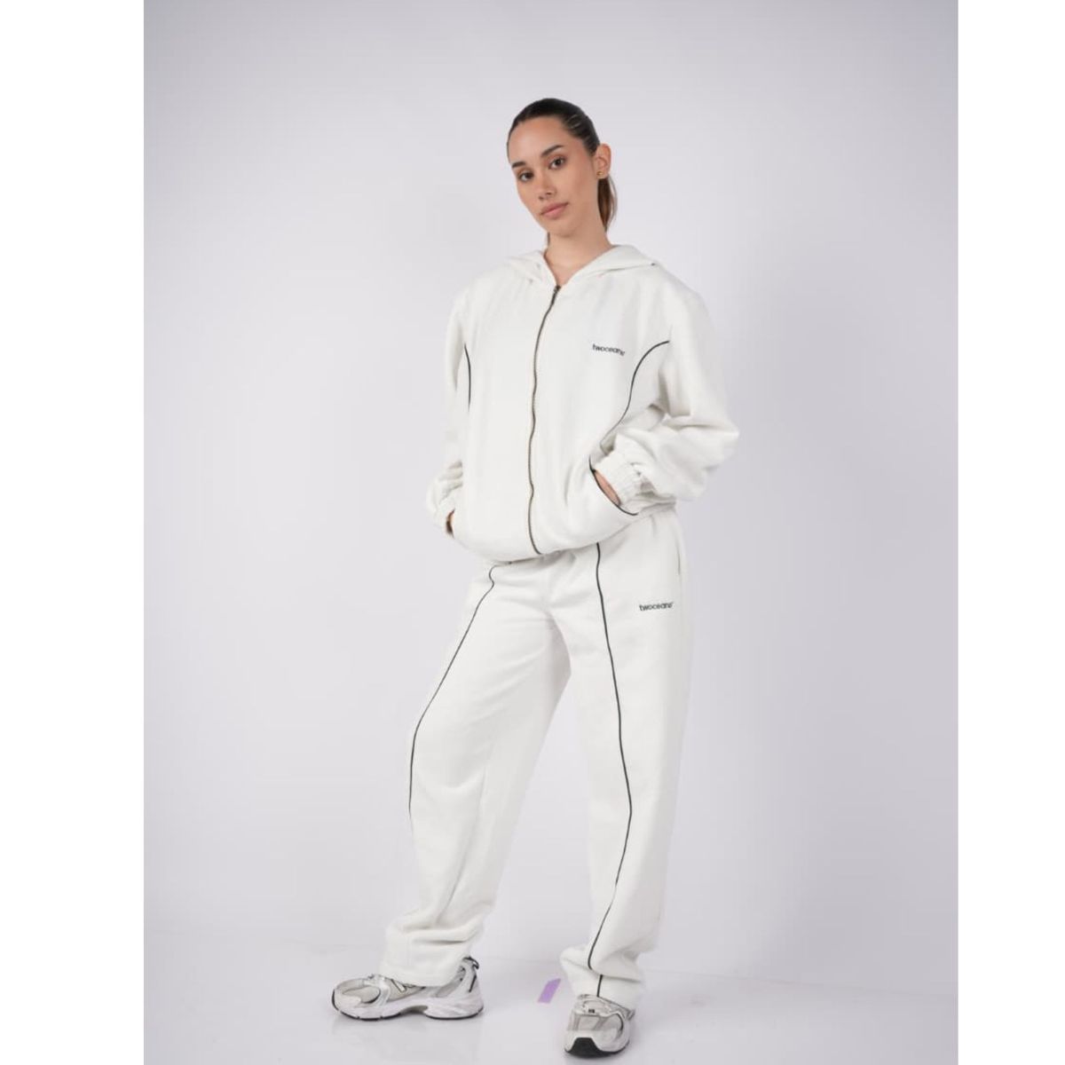 TWO OCEANS FITWEAR - Set deportivo con líneas en contraste para mujer