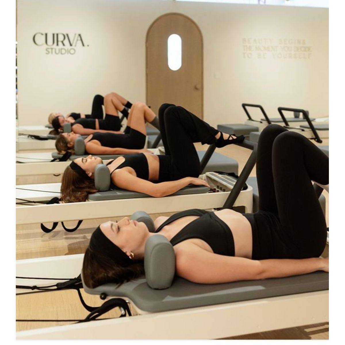 CURVA STUDIO - Gift Card Digital Paquete 5 Clases de Pilates Reformer  + Medias antideslizantes