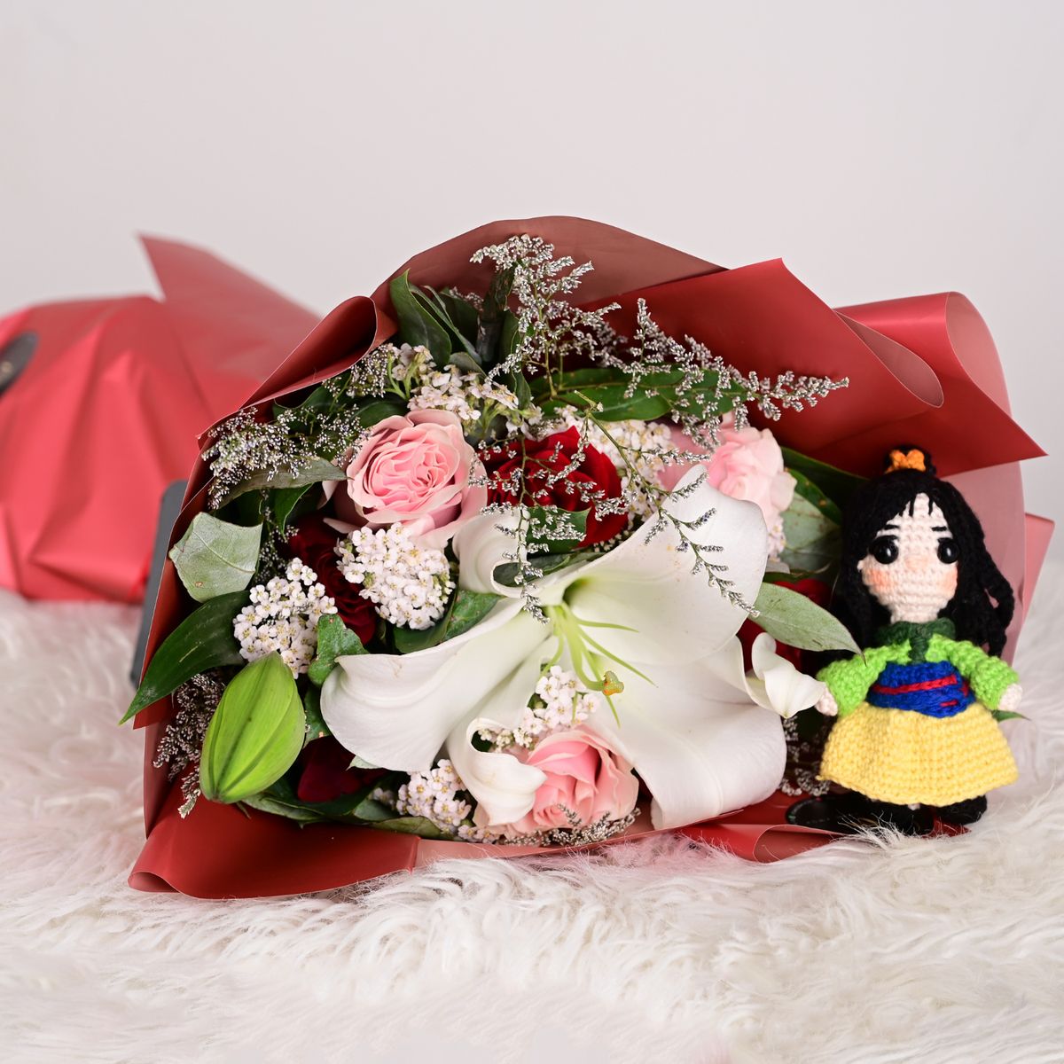 GENERICO - Ramo Mulán + Amigurumi - Princesas - Ramo de flores