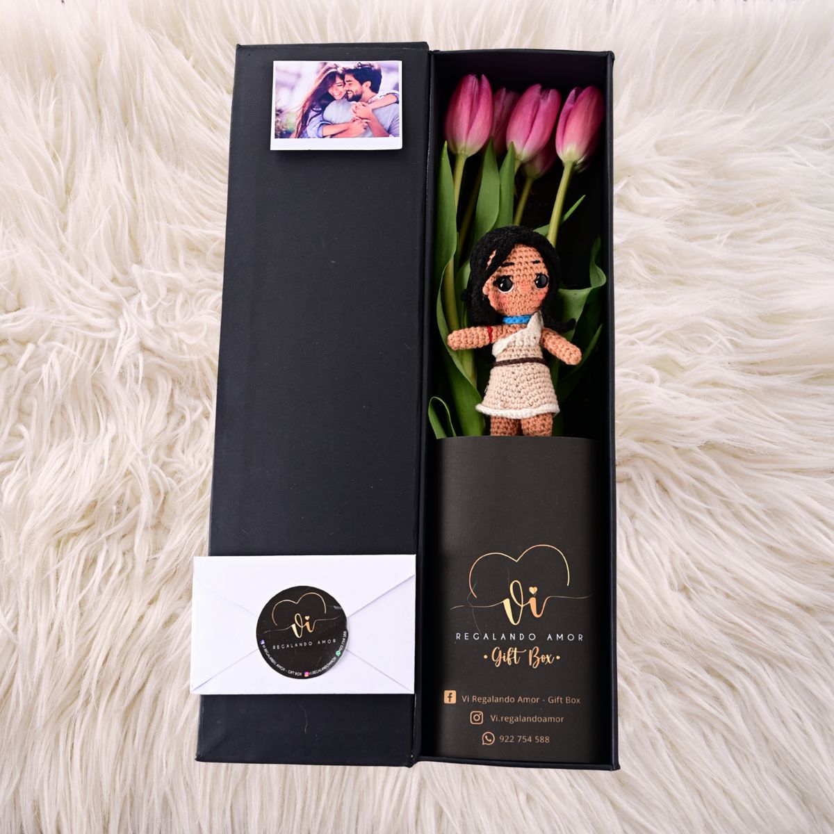 VI REGALANDO AMOR - Box Luxury Tulipanes Fucsia + Pocahontas - Arreglo floral