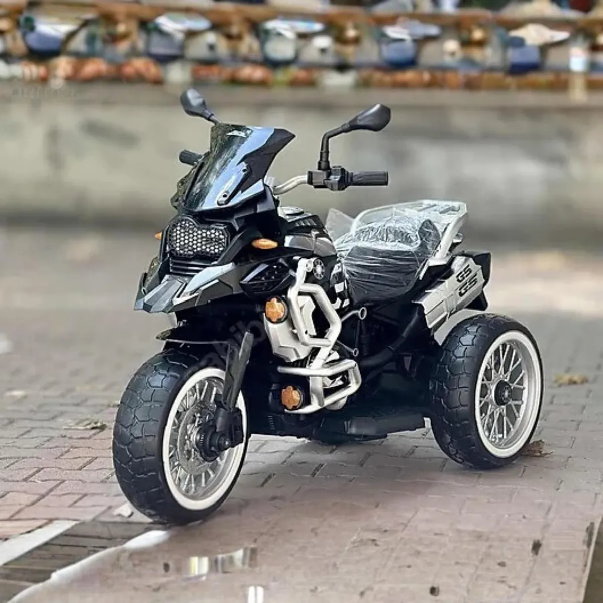 GENERICO - TRIMOTO A BATERIA de 24 vol. NEGRO