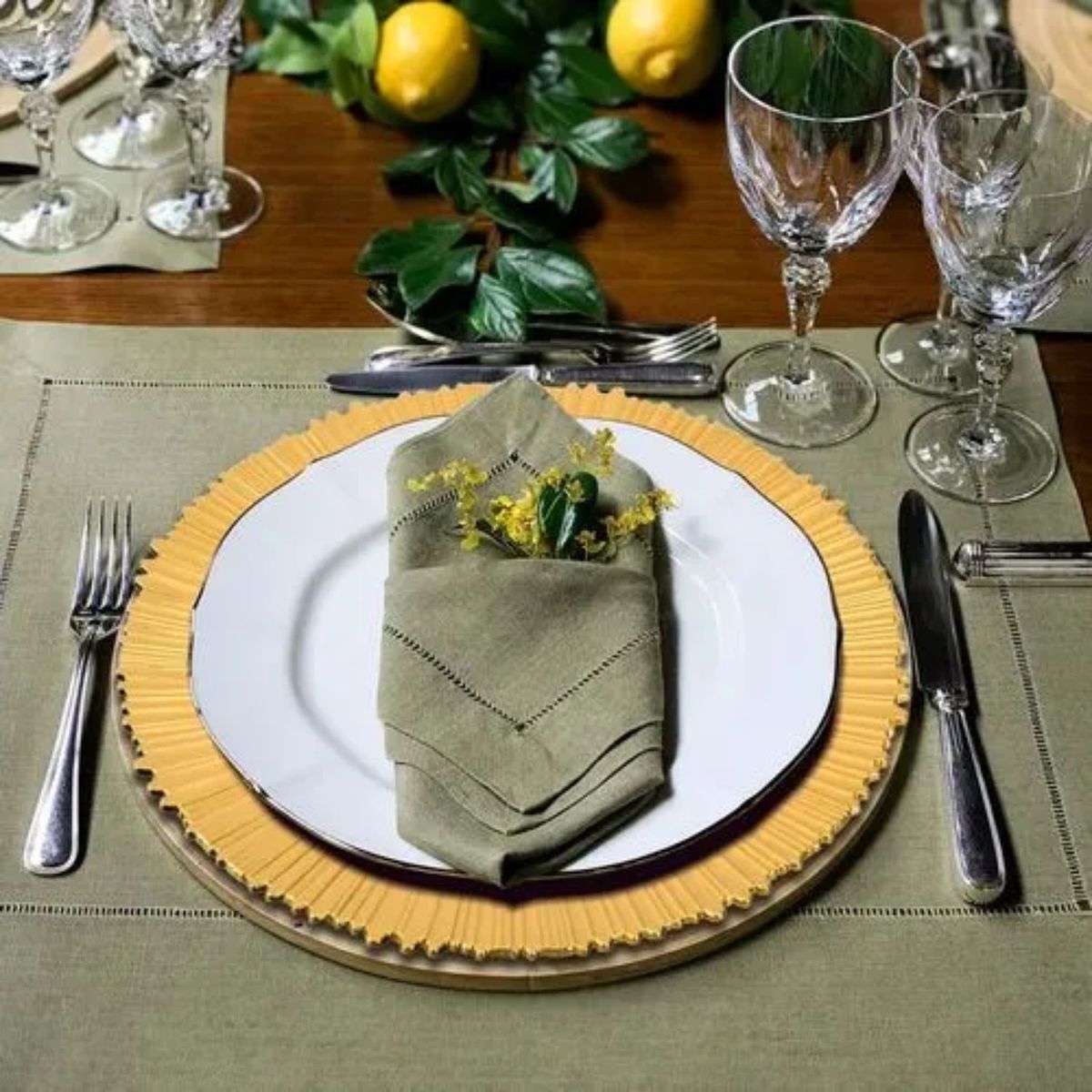 ICHIMATSU - Plato base de Plástico Navidad Sol Dorado 33 cm (13”) X6Unid.