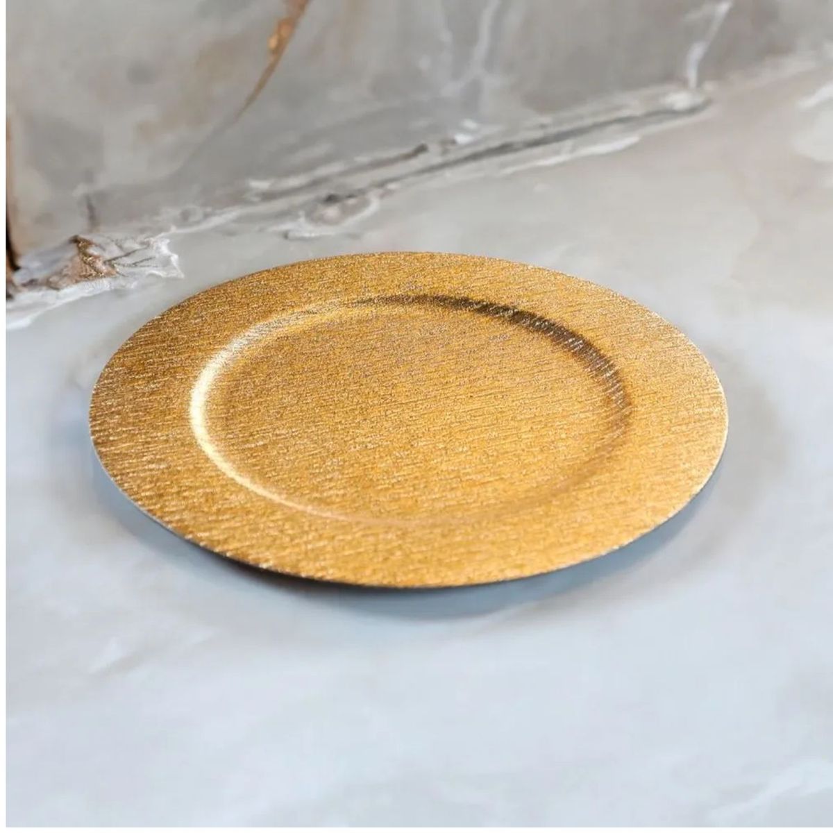 ICHIMATSU - Plato base de Plástico Navidad Rayado Dorado 33 cm (13”) X6Unid.