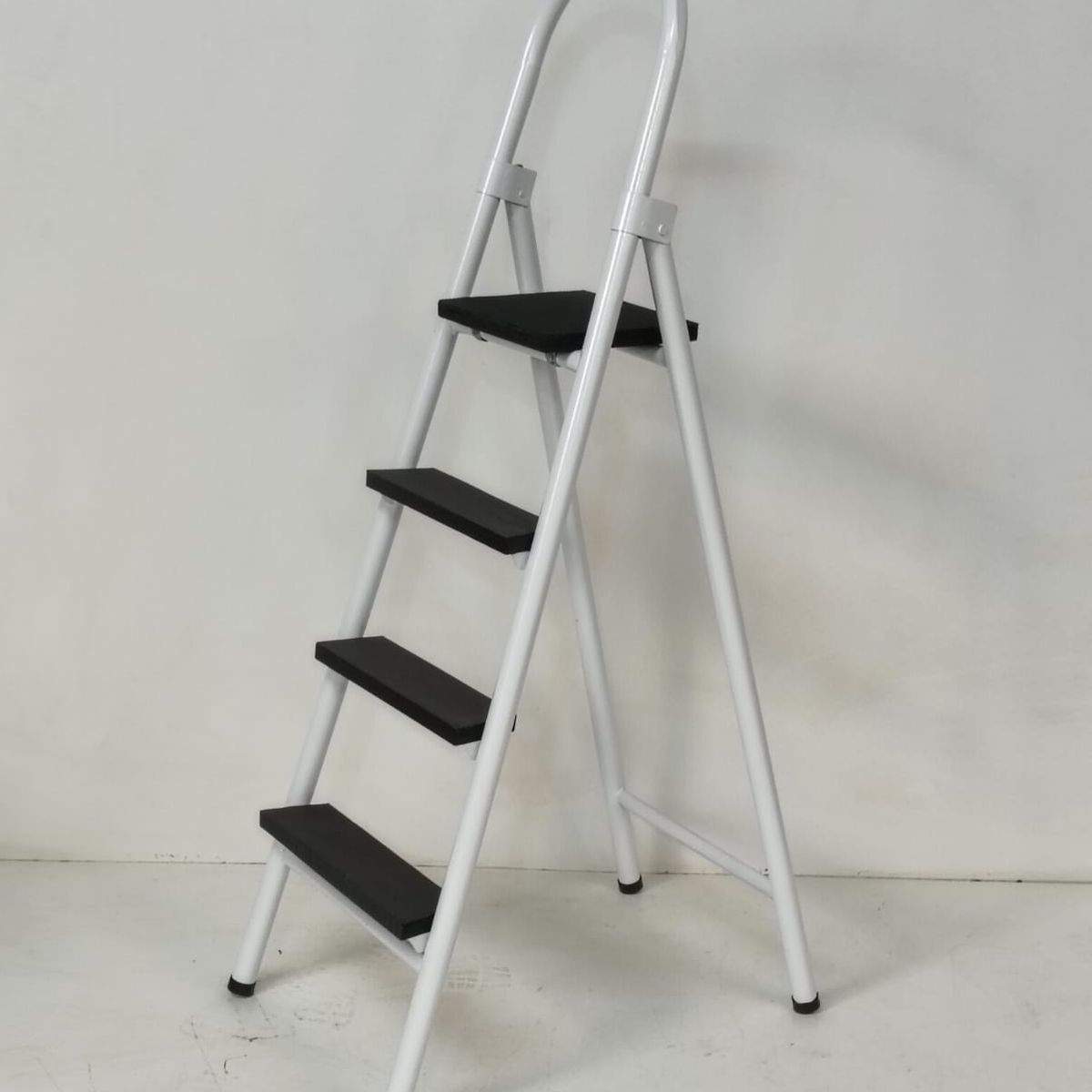 ATAHUALPA - Escalera Metálica de 4 pasos Blanco