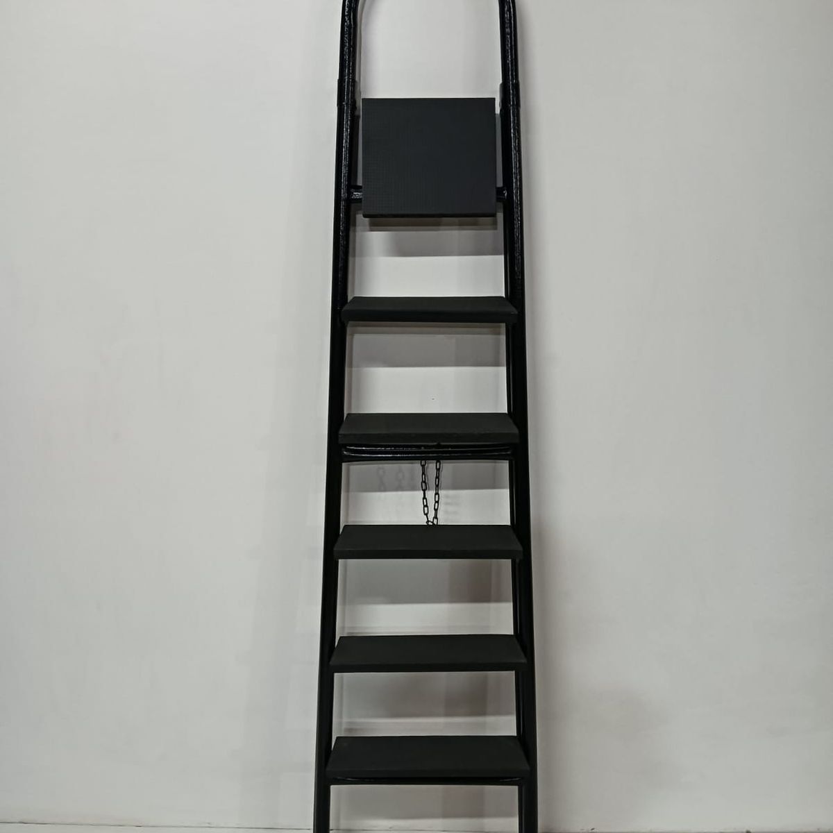 ATAHUALPA - Escalera Metálica de 6 pasos Negro