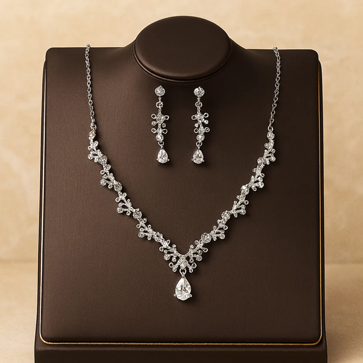 GENERICO - CORONA PARA QUINCEAÑERA  - COLLAR + ARETE - COLOR PLATEADO