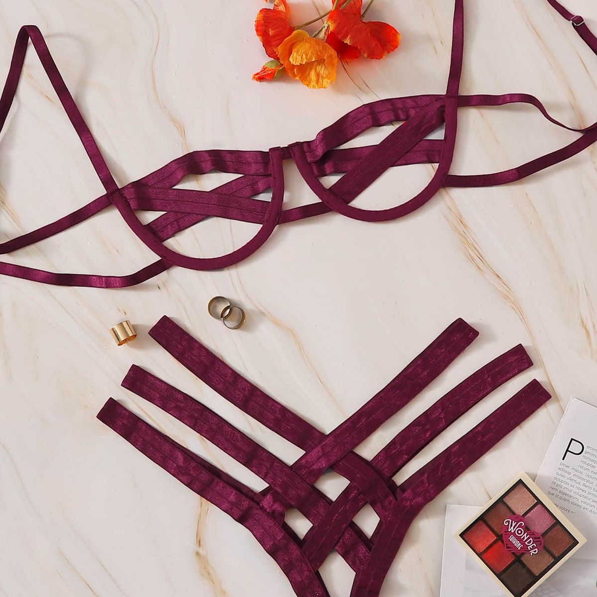 GENERICO - Conjunto de Lencería “Velvet Desire”  Diseño de Cintas Cruzadas en Color Burdeos