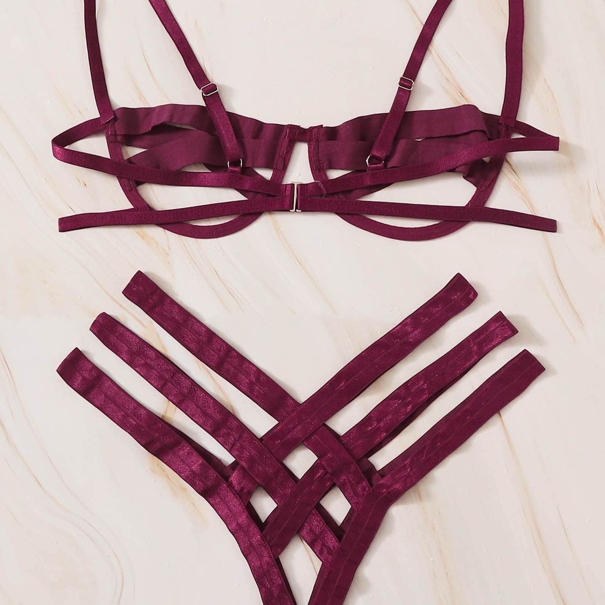 GENERICO - Conjunto de Lencería “Velvet Desire”  Diseño de Cintas Cruzadas en Color Burdeos