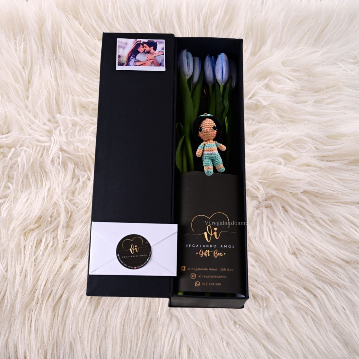 GENERICO - Box Luxury tulipanes celestes +  Jazmin -Arreglo floral