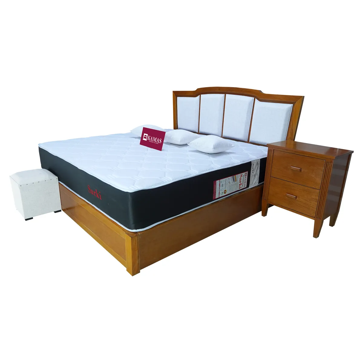 KAMAS - DORMITORIO KAMAS KING SARKI DE MADERA CEDRO CON CABECERA PEDESTAL Y 1 VELADOR