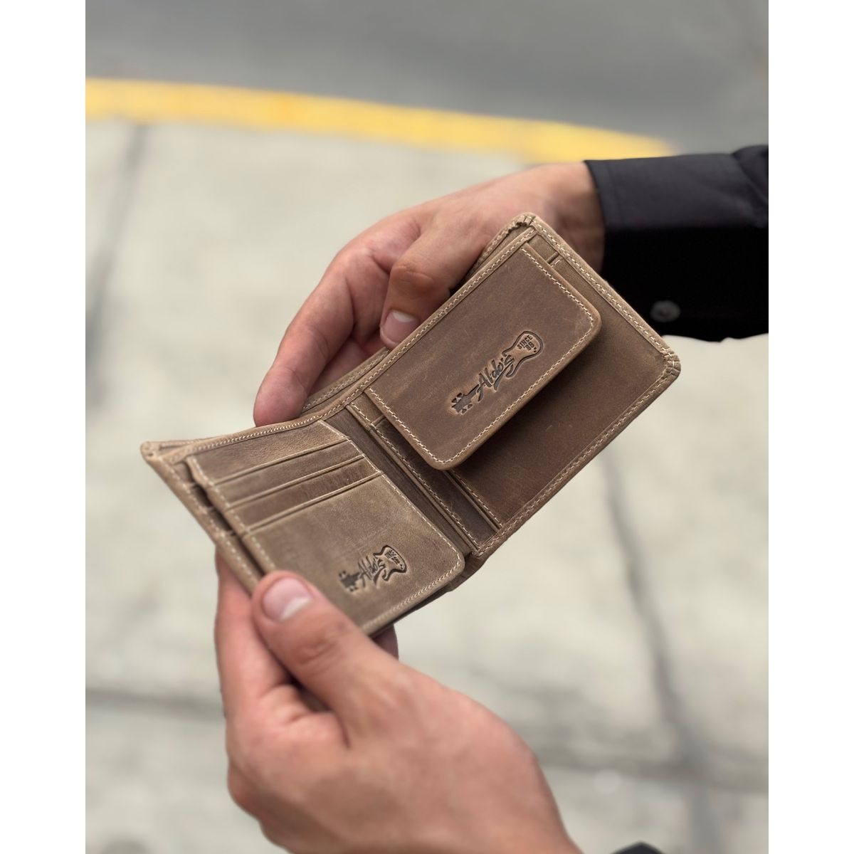 ALDO'S SINCE 1986 - BILLETERA  CON RELIEVE EN CUERO ALDOS