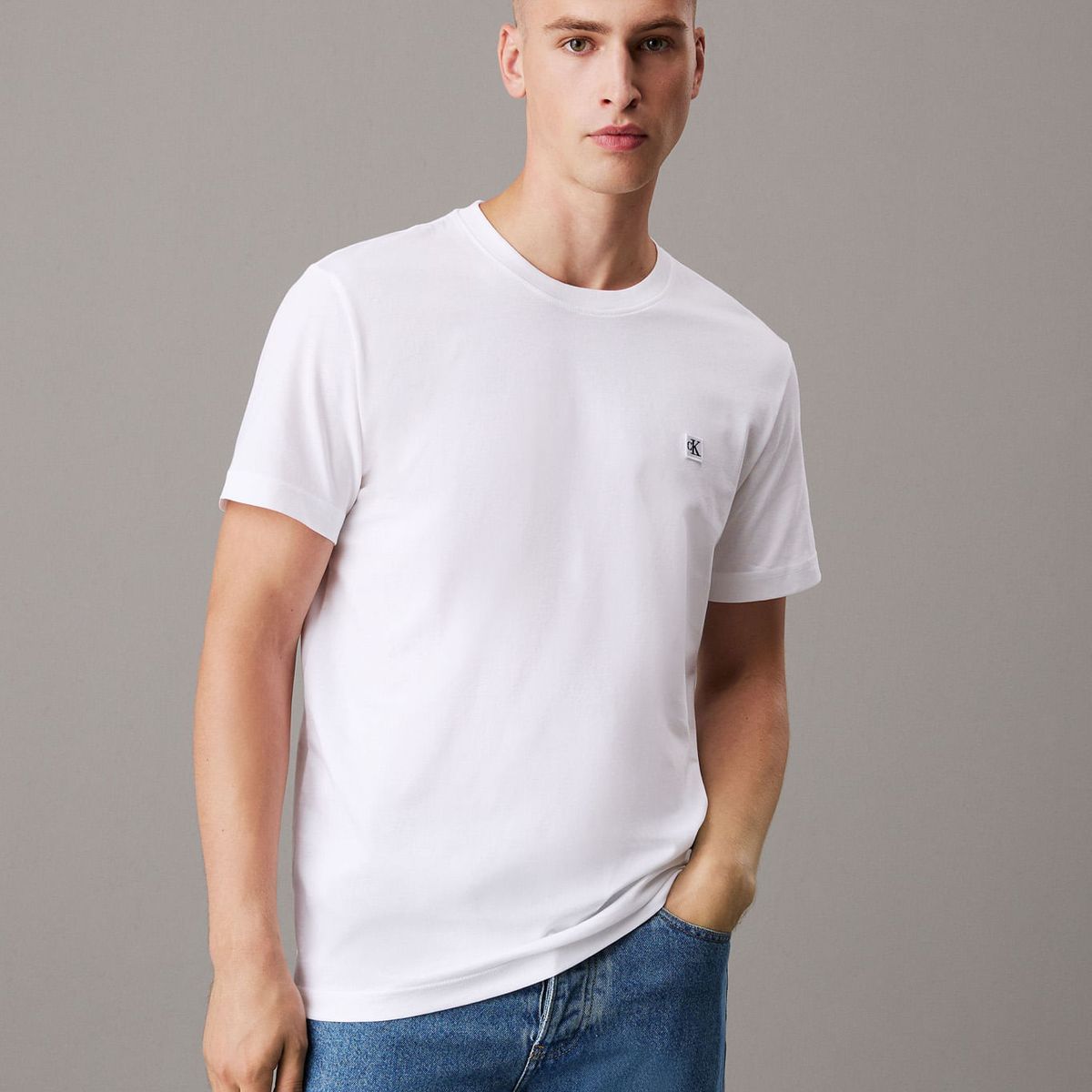 CALVIN KLEIN - CAMISETA CK EMBRO BADGE TEE CK