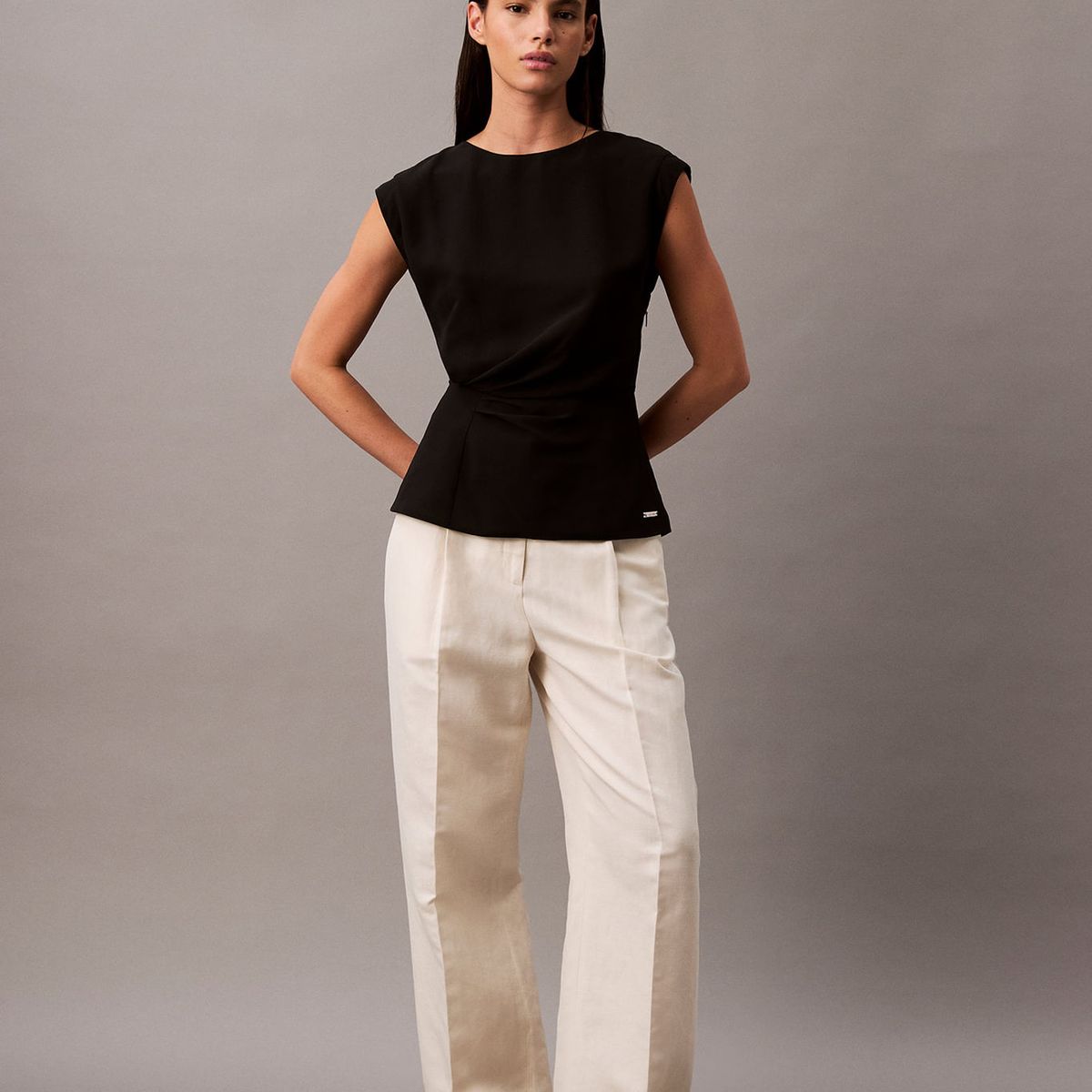 CALVIN KLEIN - BLUSA TWIST FRONT TOP (LIFT & SHIFT)