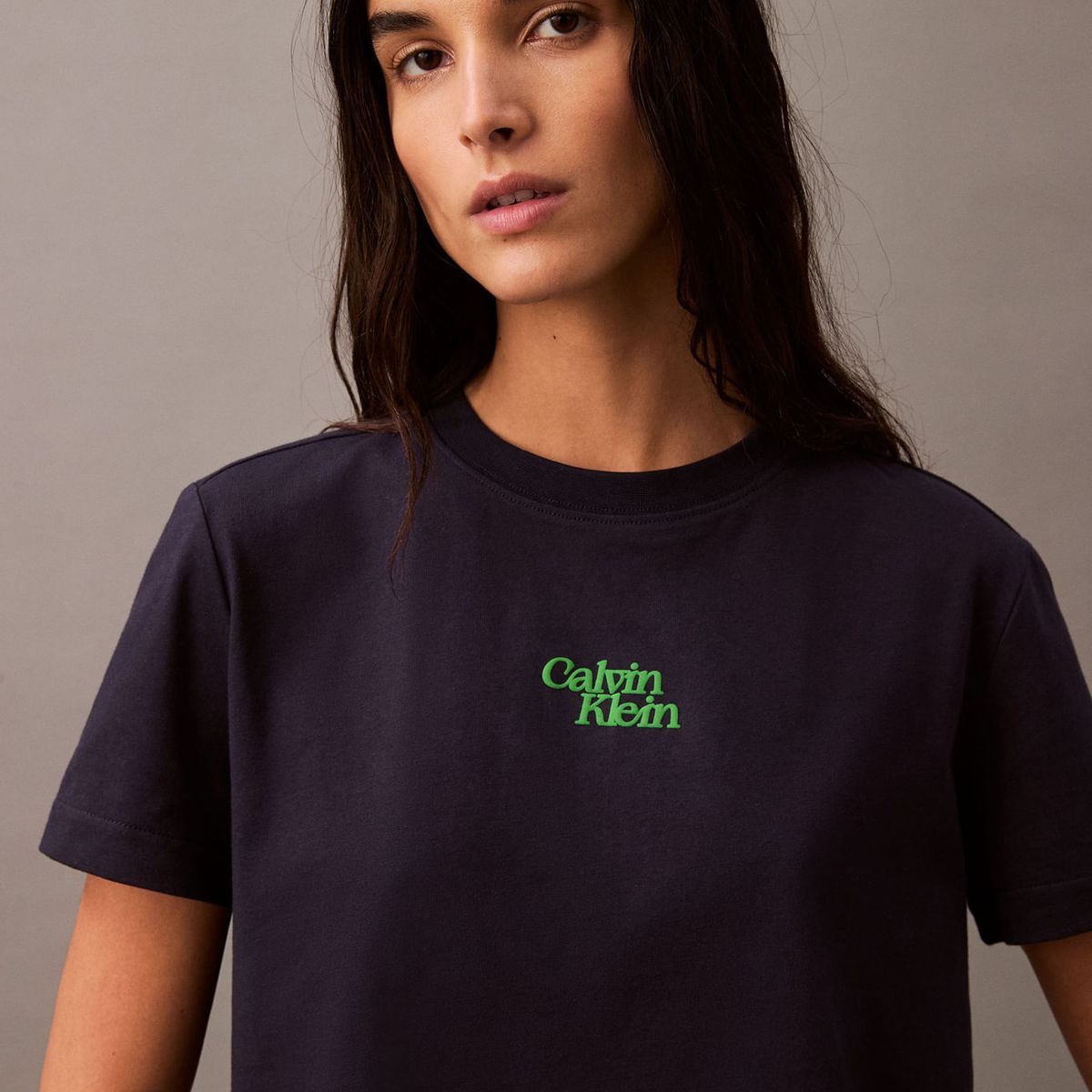 CALVIN KLEIN - CAMISETA SS FLOCKED LOGO CREWNECK TEE