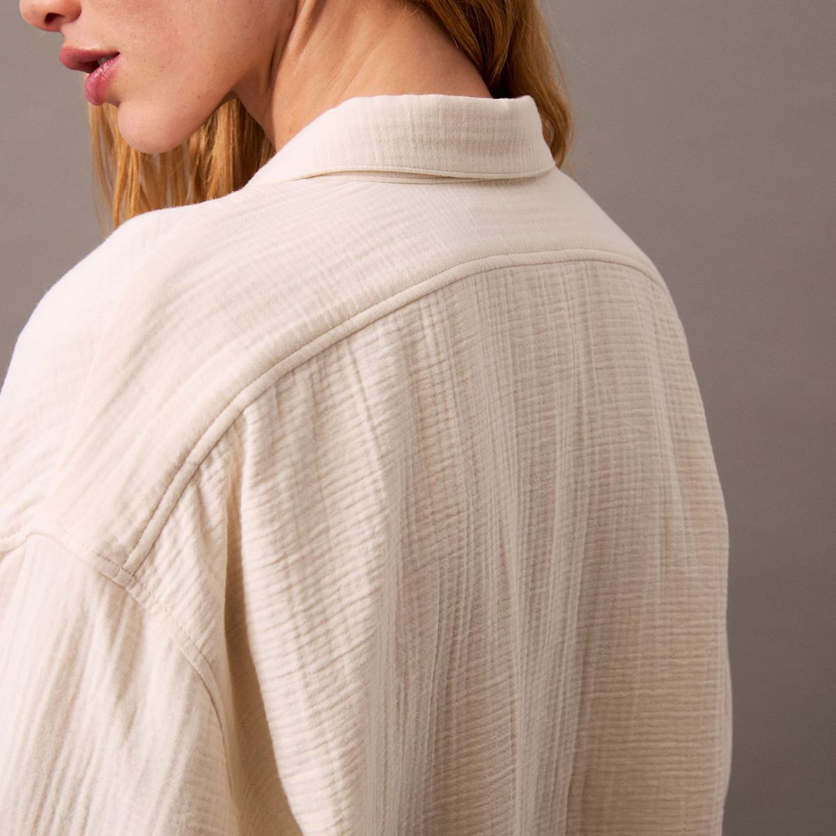 CALVIN KLEIN - BLUSA DOUBLE GAUZE ROLL TAB TOP