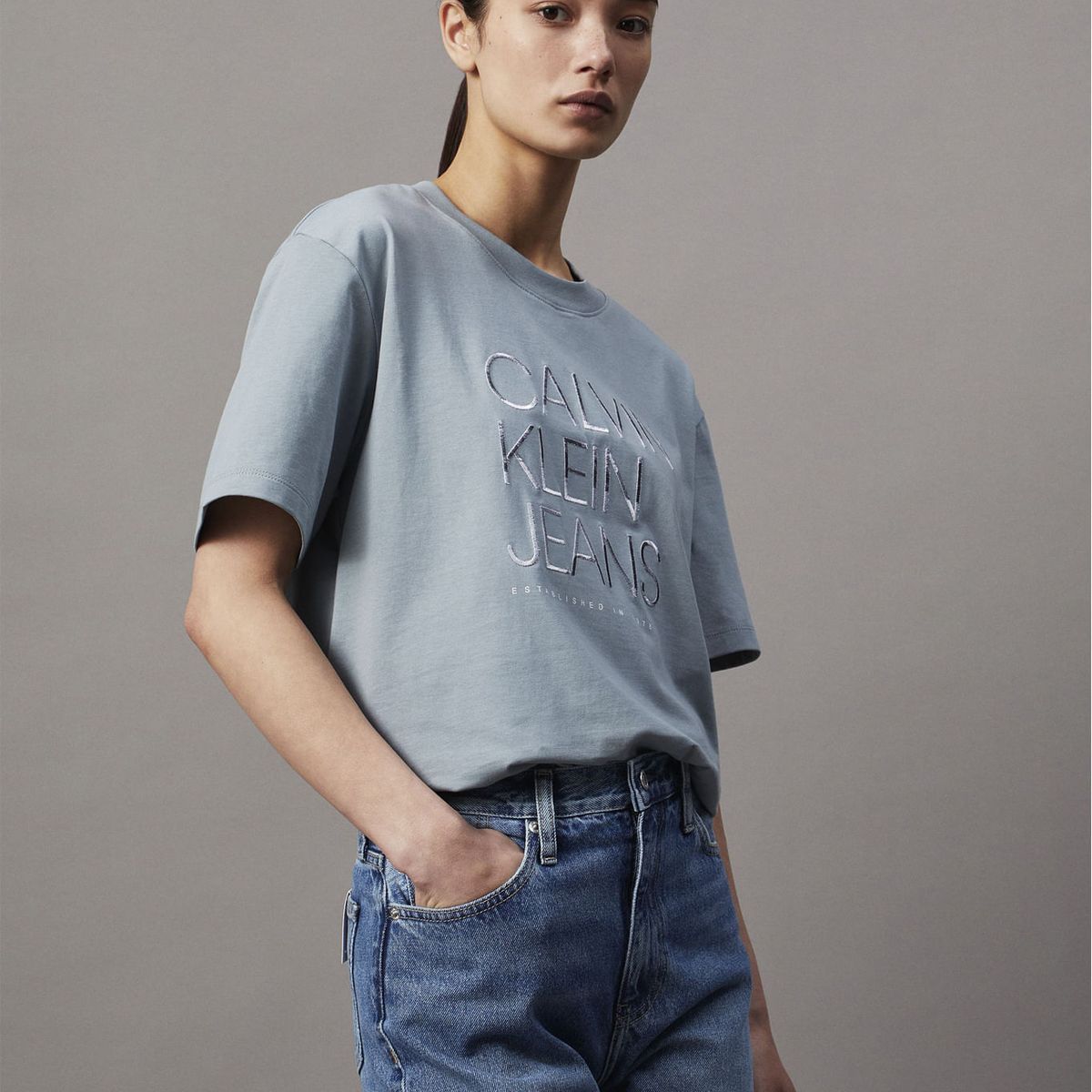 CALVIN KLEIN - CAMISETA EMBROIDERED INSTITUTIONAL TEE