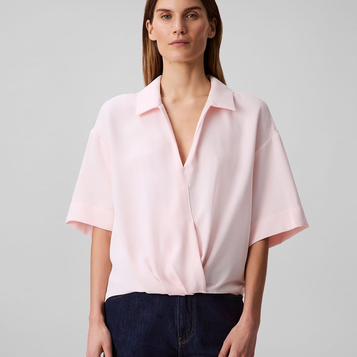 CALVIN KLEIN - BLUSA CREPE FAUX WRAP SS TOP