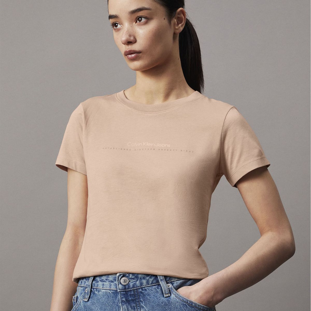 CALVIN KLEIN - CAMISETA INSTITUTIONAL GRAPHIC SLIM TEE