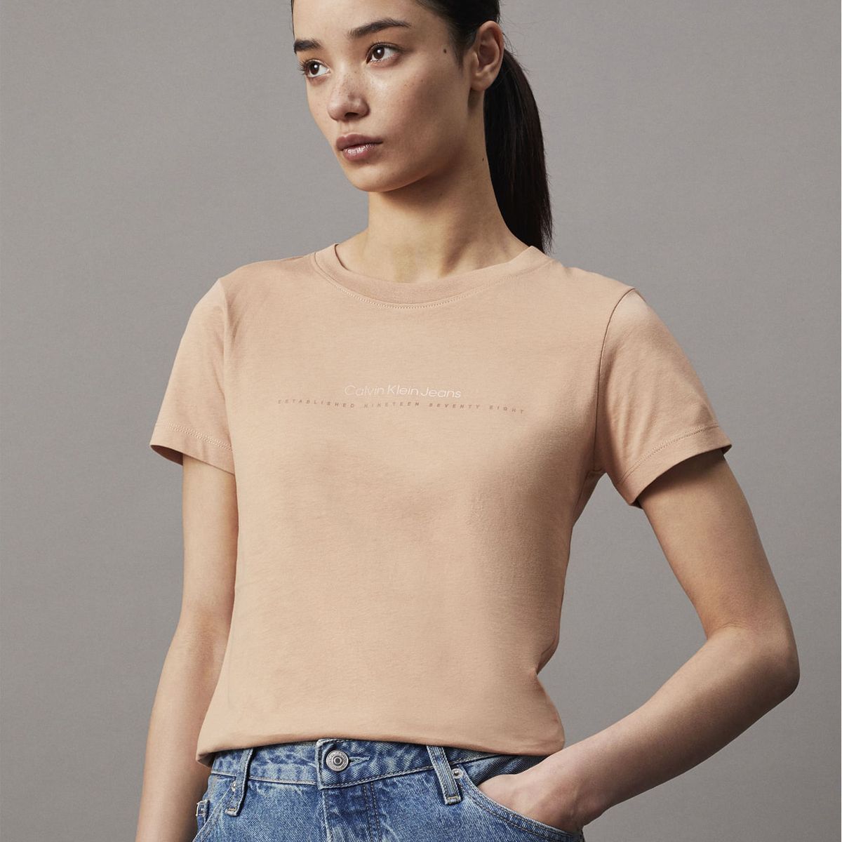 CALVIN KLEIN - CAMISETA INSTITUTIONAL GRAPHIC SLIM TEE