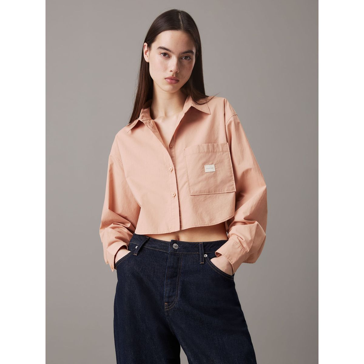 CALVIN KLEIN - BLUSA WOVEN LABEL CROPPED SHIRT