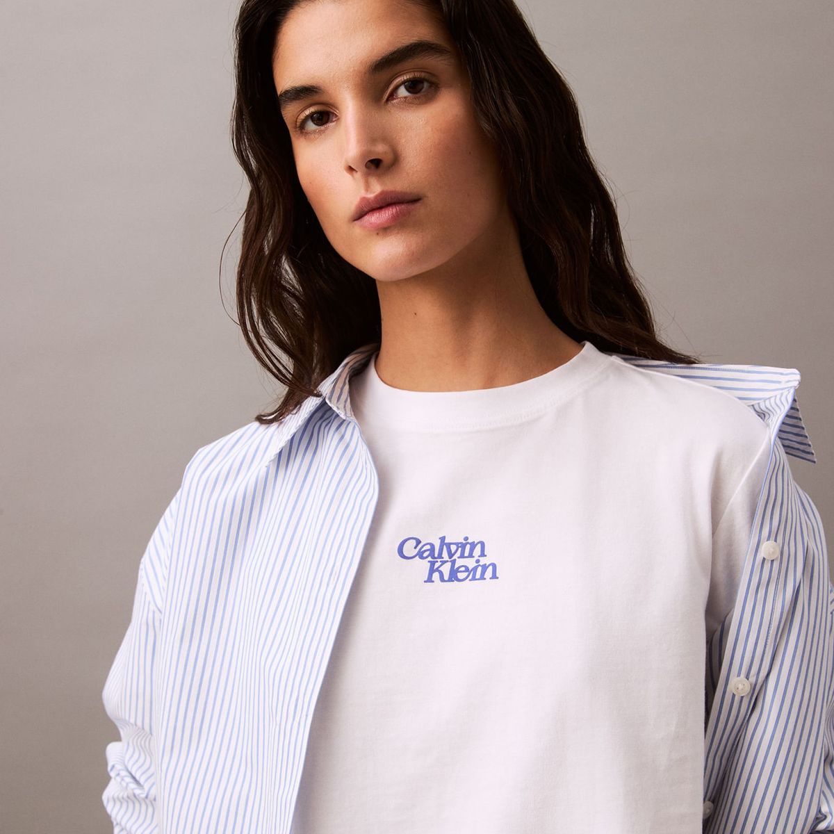 CALVIN KLEIN - CAMISETA SS FLOCKED LOGO CREWNECK TEE