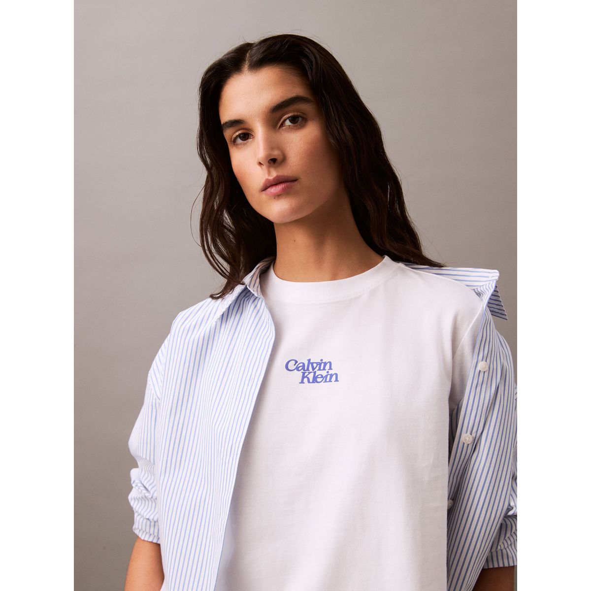 CALVIN KLEIN - CAMISETA SS FLOCKED LOGO CREWNECK TEE