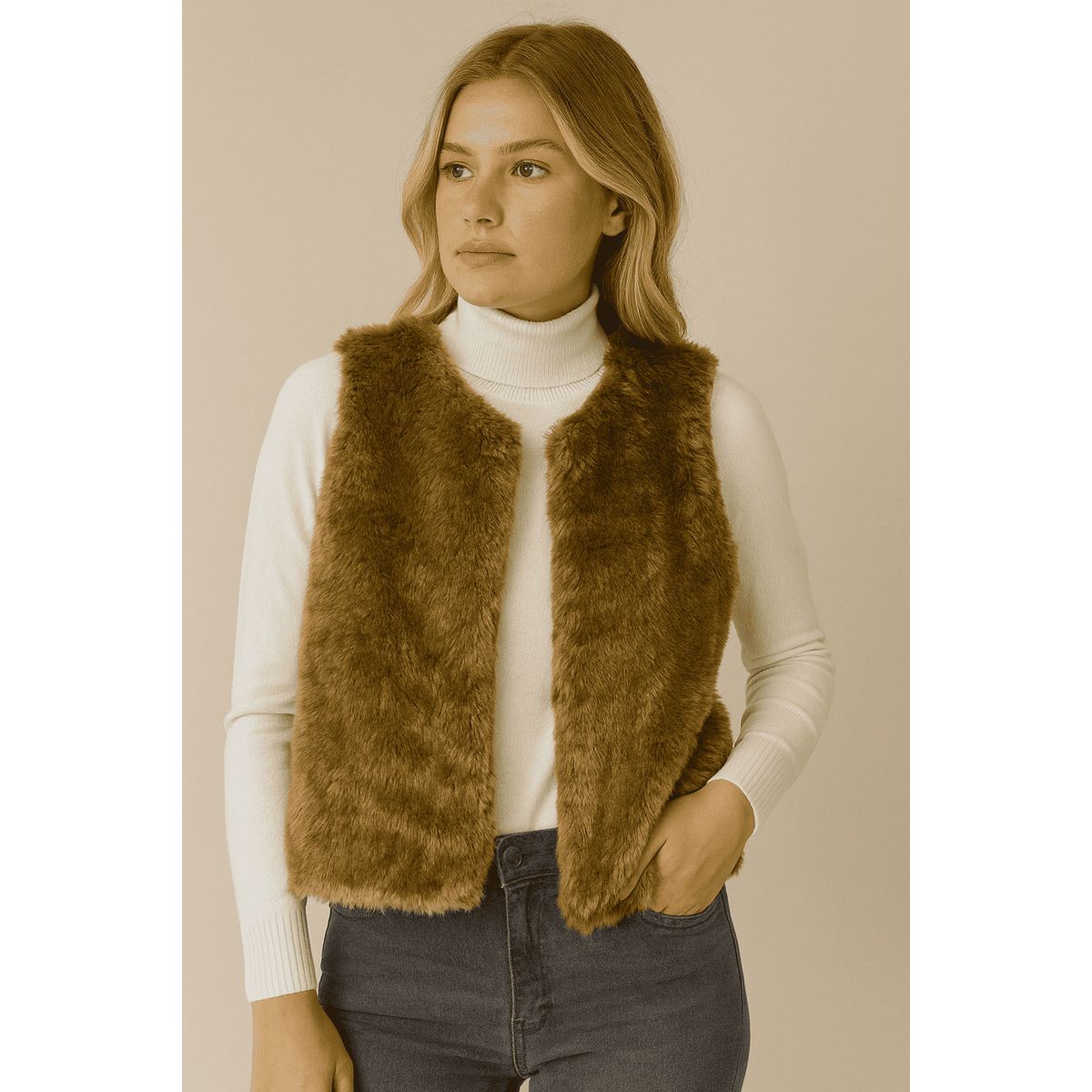 AMA OUTFITTERS - CHALECO CROP MILANO DE PIEL SINTETICA