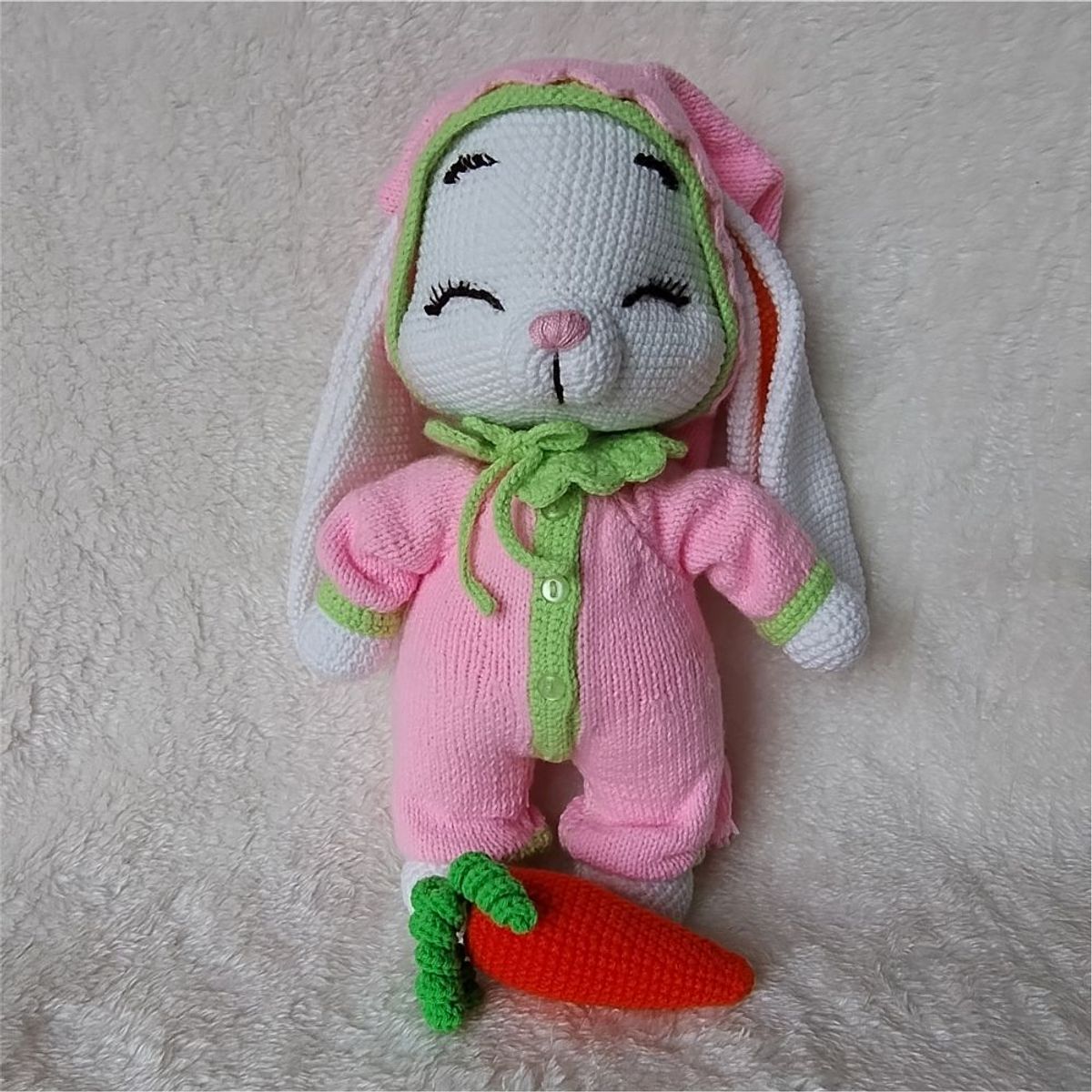 GENERICO - Coneja con pijama amigurumi 28cm - tejido peluche adorno