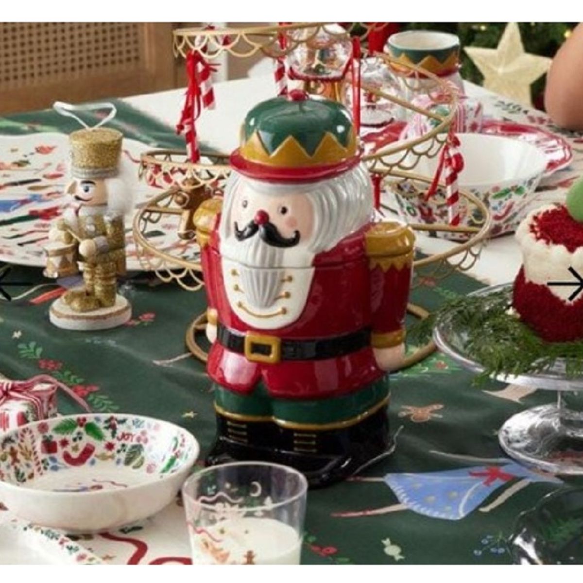 GENERICO - Galletero Modelo Cascanues Elegante y Moderno