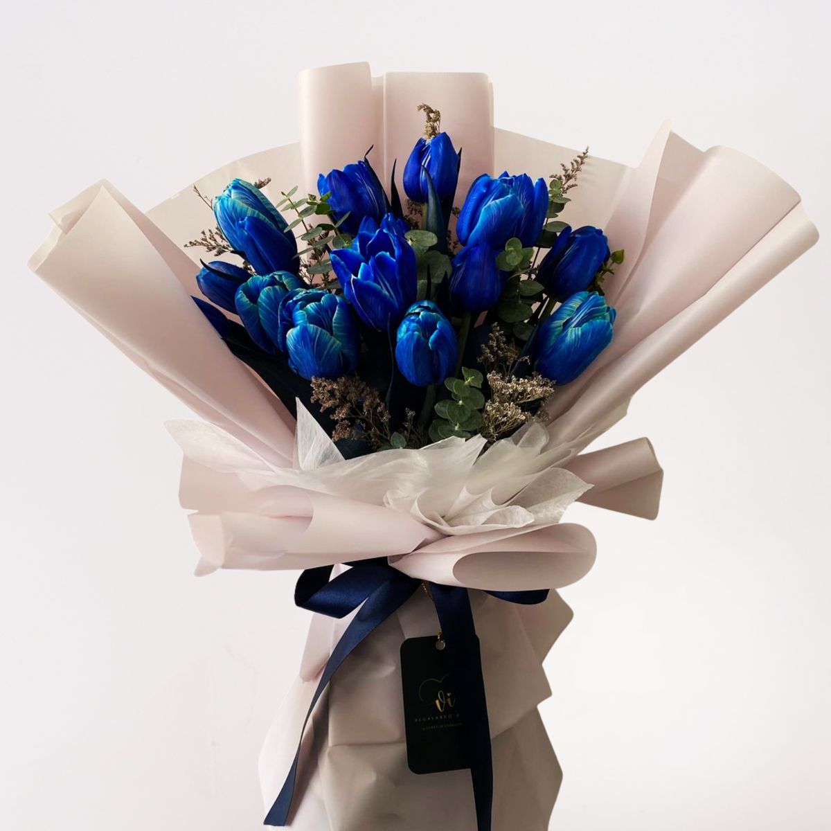 VI REGALANDO AMOR - Ramo Saffira - Tulipanes Azules