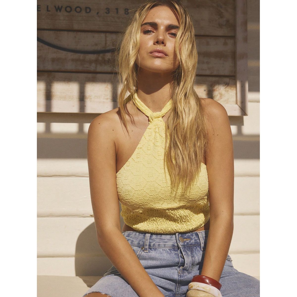 GENERICO - Top Solé halter con textura floral y fruncido nido de abeja