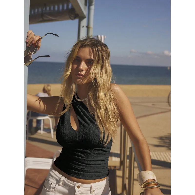 GENERICO - Top Aura con escote asimétrico y abertura cut-out