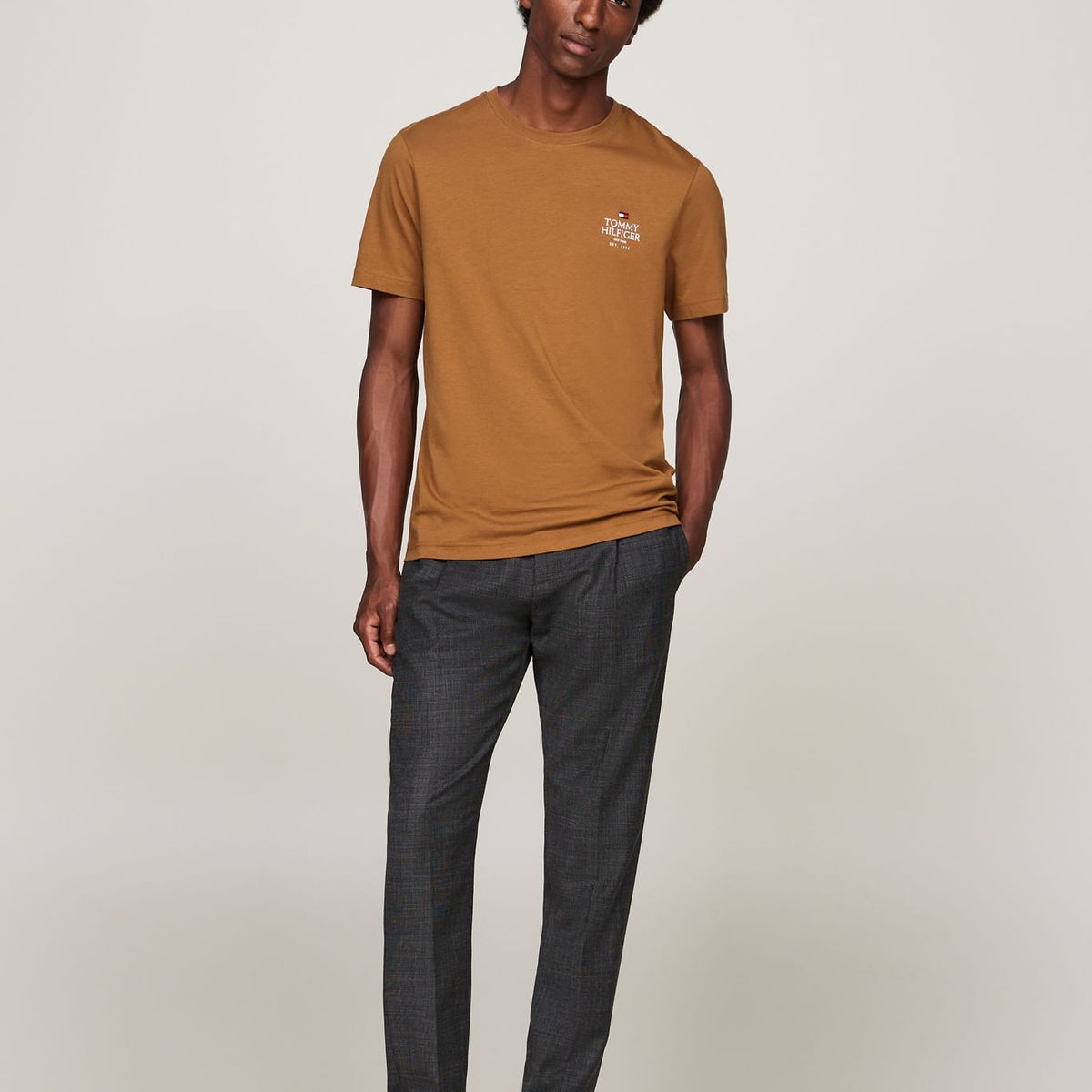 TOMMY HILFIGER - HILFIGER STACK TEE TH