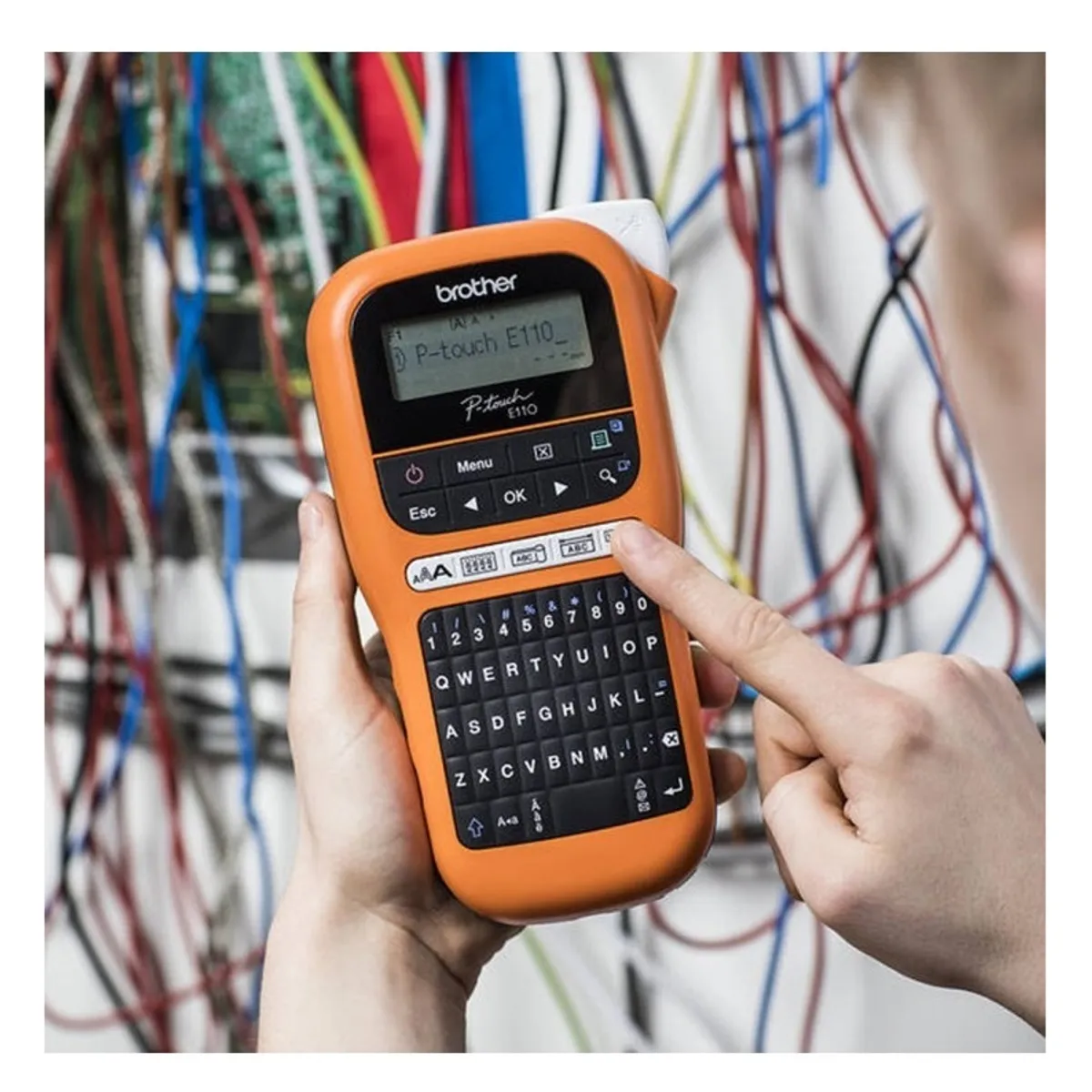 BROTHER - Rotuladora Portatil Brother PT-E110VP Con Maletin