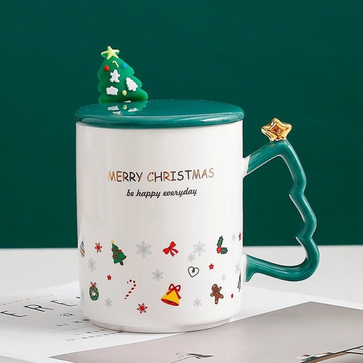 GENERICO - Taza Navideña Blanca y Verde con Tapa y Cuchara – 370 ml
