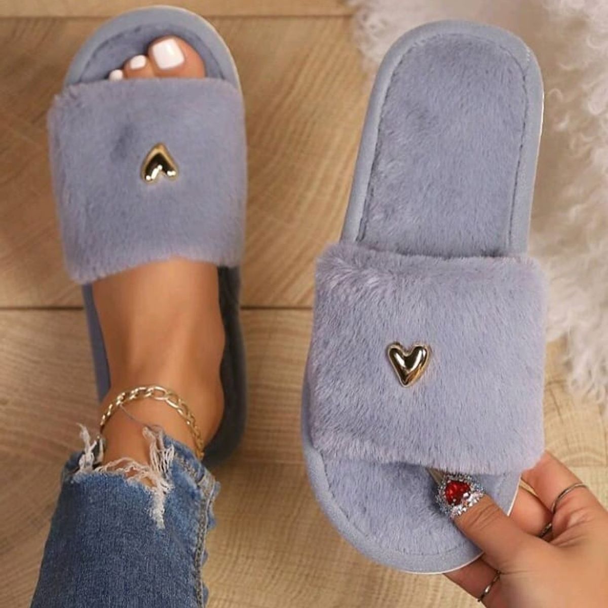 GENERICO - PANTUFLA  DE PELUCHE CON DETALLE DE CORAZON  CN40 – 41 ( PERU 38 - 39 )