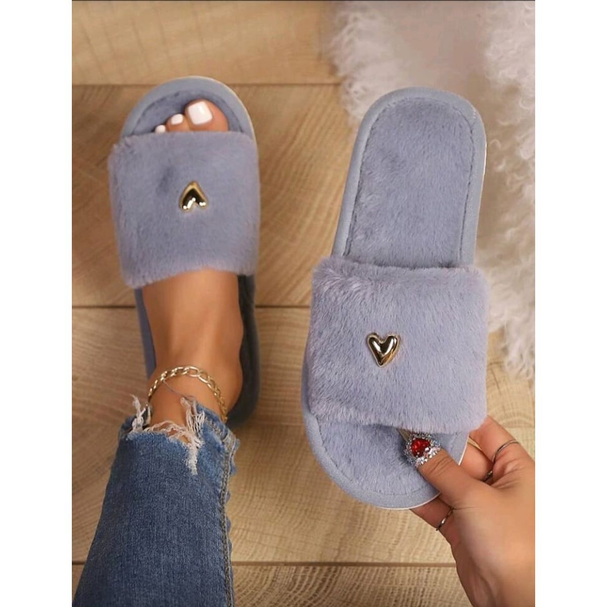 GENERICO - PANTUFLA  DE PELUCHE CON DETALLE DE CORAZON  CN40 – 41 ( PERU 38 - 39 )