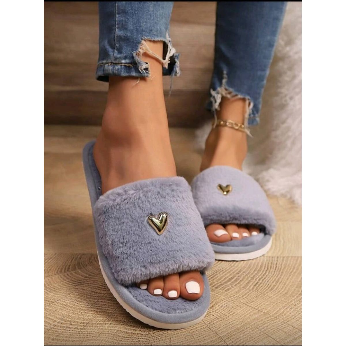 GENERICO - PANTUFLA  DE PELUCHE CON DETALLE DE CORAZON  CN38 – 39 ( PERU 36 - 37 )