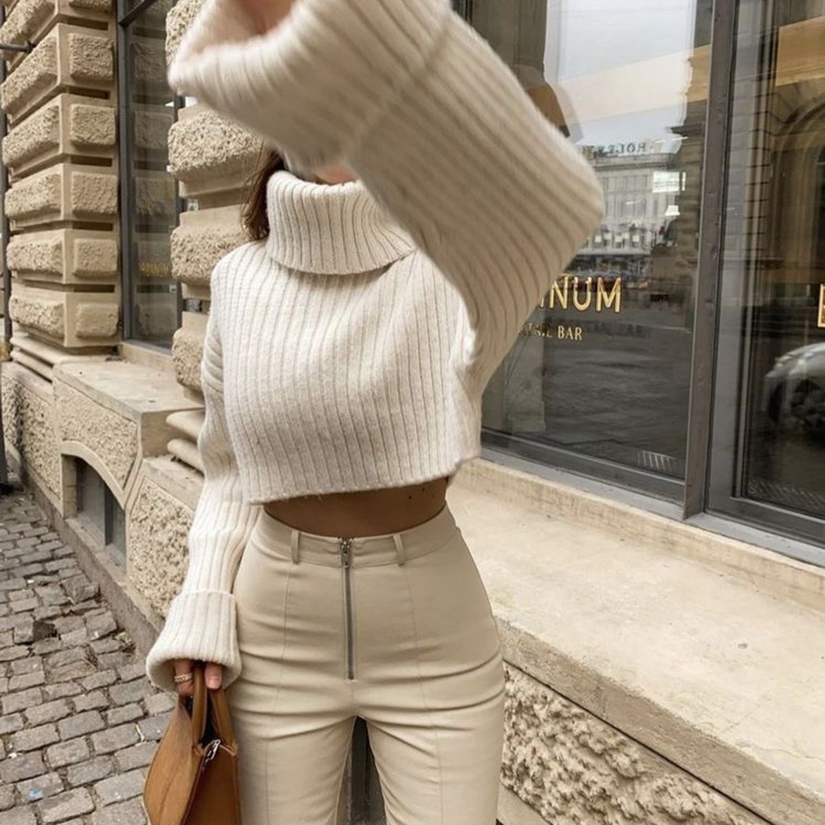 AMA OUTFITTERS - CHOMPA TIPO CROP IVY