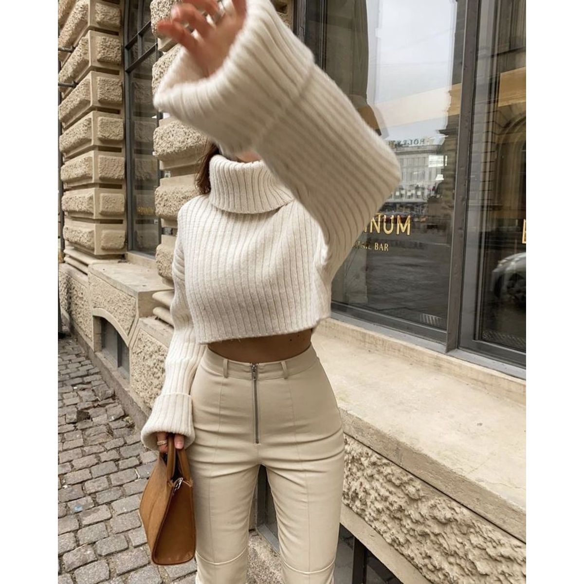 AMA OUTFITTERS - CHOMPA TIPO CROP IVY