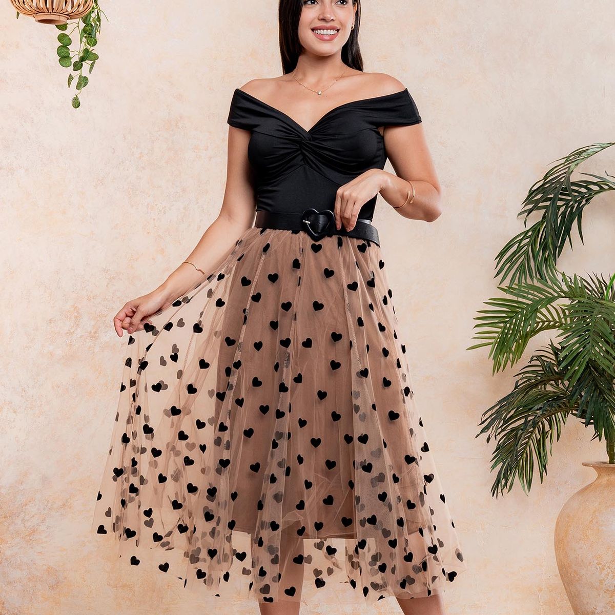 ARMA TU LOOK - FALDA LOVE 3D DE TUL CON APLICACIONES DE CORAZONES