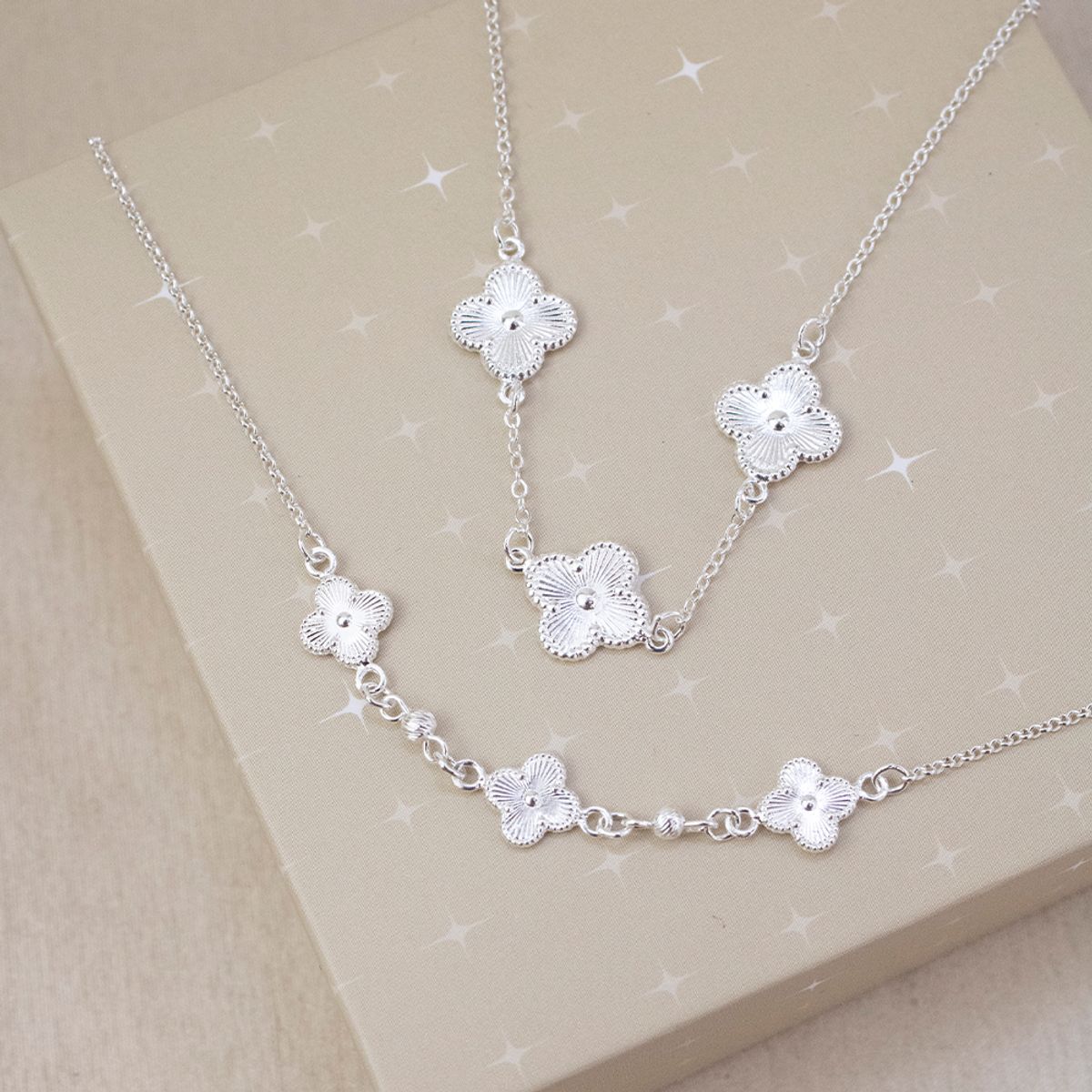 CLEO JOYAS & ACCESORIOS - Set 3 Treboles Plateado