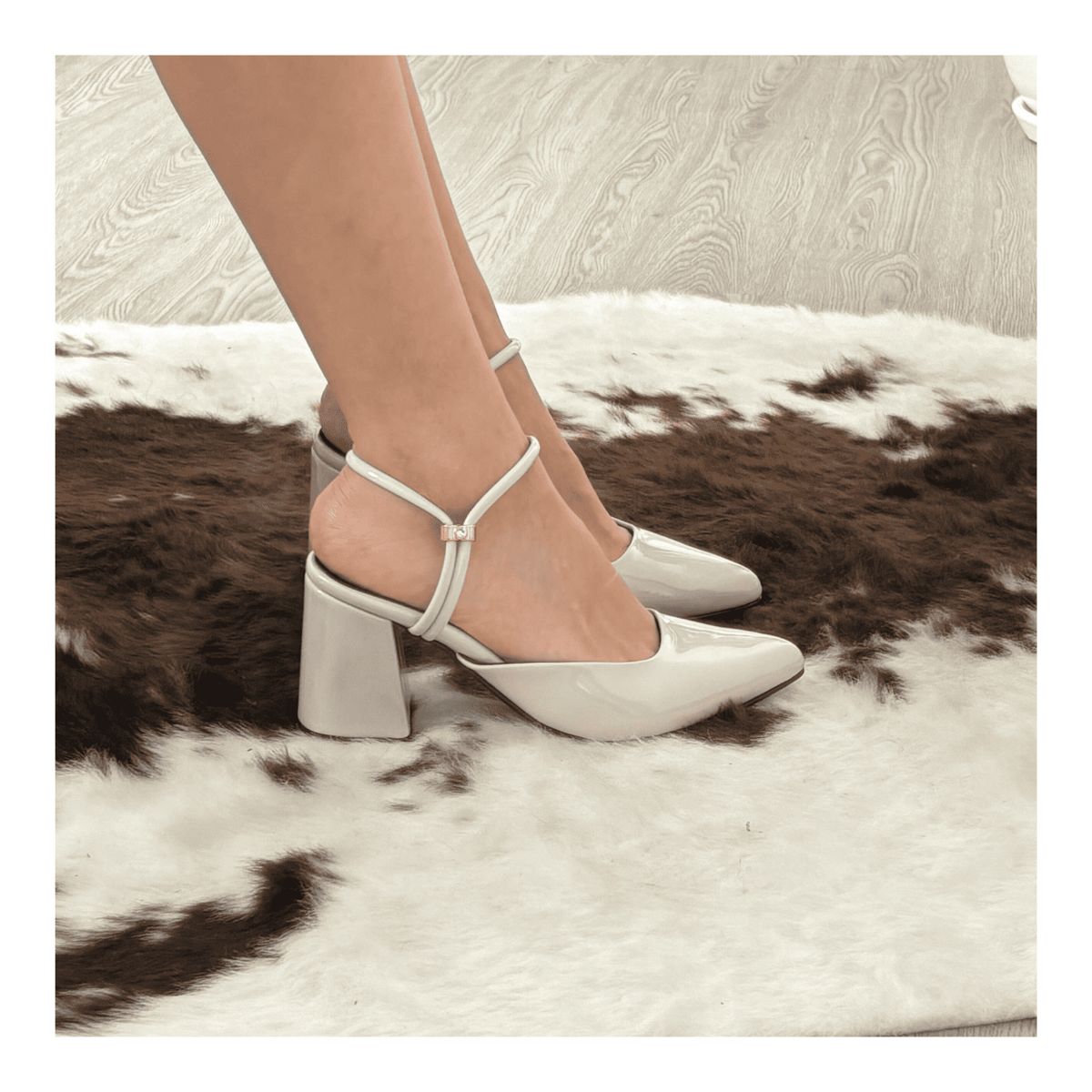 PALINI SHOES - taco 7 de vestir en punta color hueso