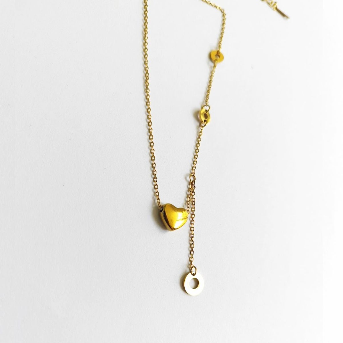 GENERICO - Collar Dorado con Dije de Corazón Bombeado y Aro Colgante  Accesorio Elegante y Moderno para Mujer