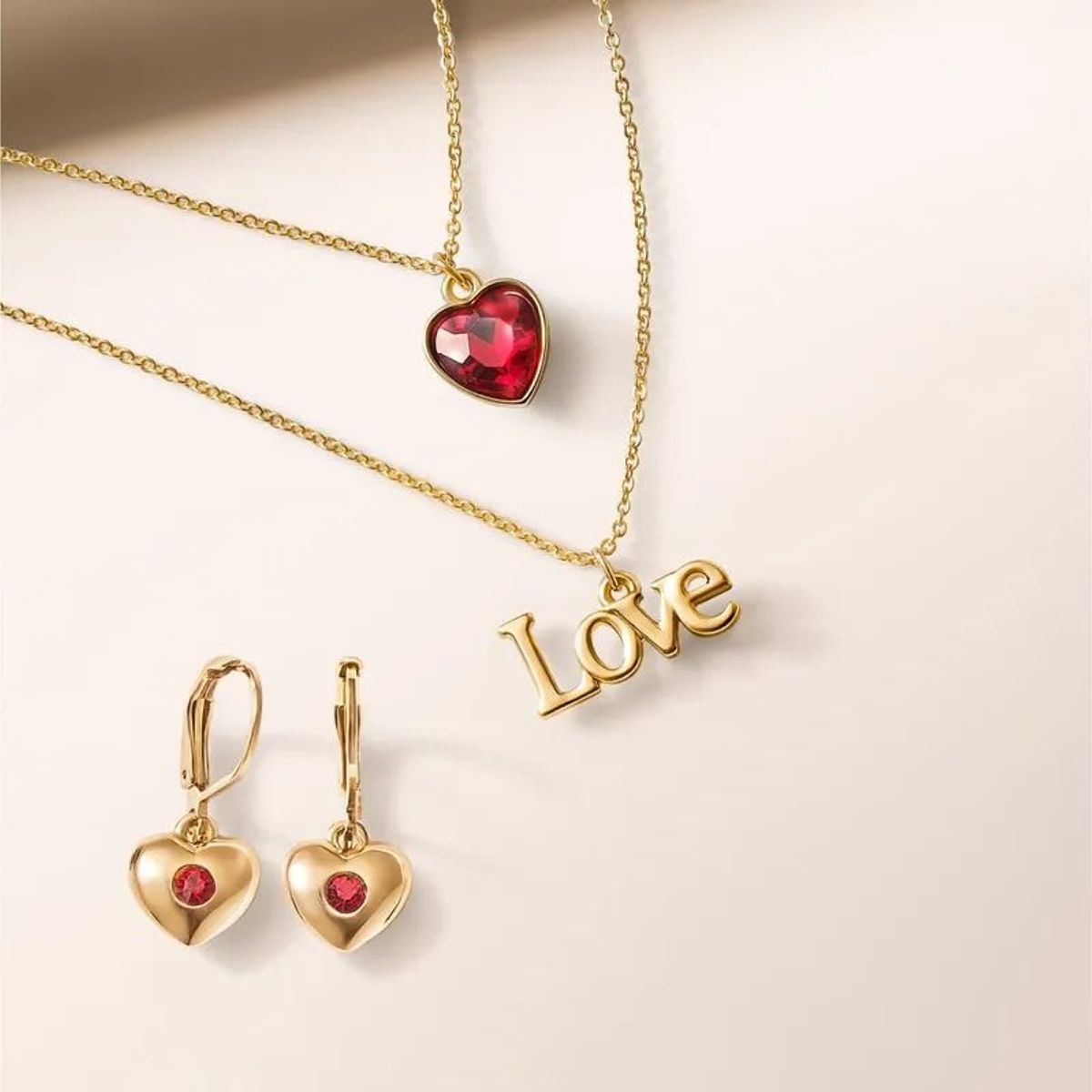 ESIKA - Set Collar + Aretes Love On Glam Corazon Esika