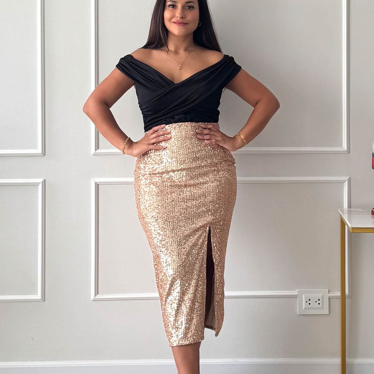 ARMA TU LOOK - FALDA GLAMOUR LENTEJUELAS MIDI CON ABERTURA ADELANTE