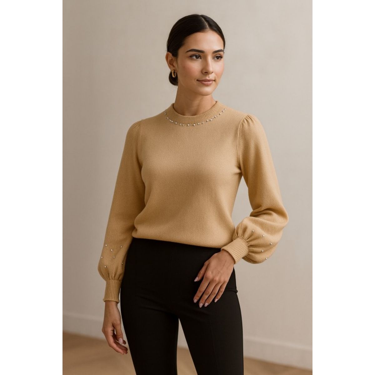 AMA OUTFITTERS - SWEATER DE CASHMERE CON PEDRERIA ALMA